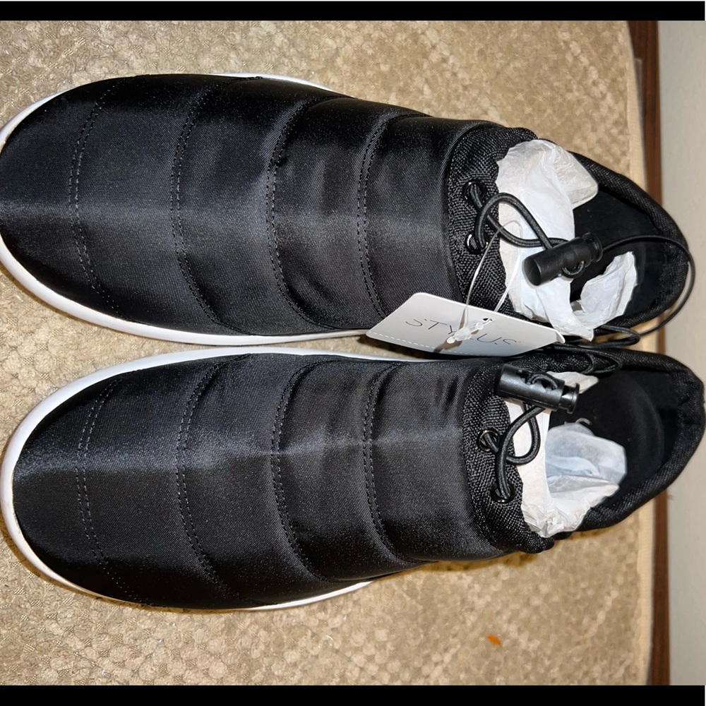 Stylus black women slip on